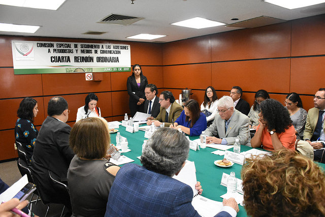 Candelaria Ochoa propone mesa de trabajo con representantes de los periodistas para trabajar juntos en garantizar su protección.